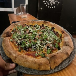 Pizza prosciutto con rúgula
