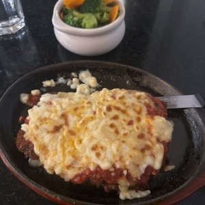 Milanesa de res con vegetales salteados