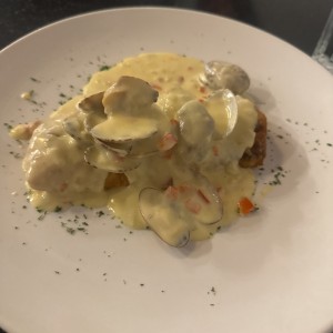 Especial Del Chef - Corvina en salsa de almejas