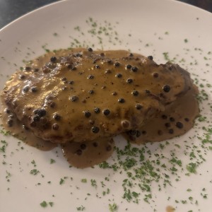 Filete de res cremoso a las tres pimientas