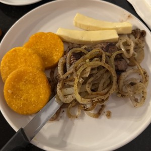 Filete de res encebollado - Desayuno 