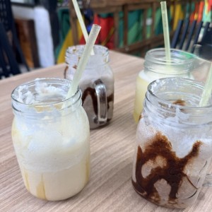 Frappuccinos, milkshake y frozen lemonade .
