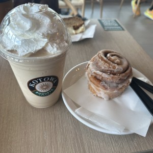 PASTELERÍA DULCE - Cinnamon Roll