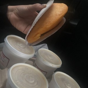 Chichemes y empanada de queso