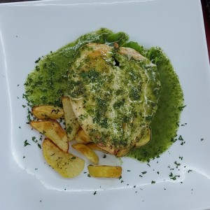 Suprema de pollo al ajillo