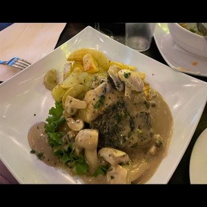 Filete de mero en Salsa de hongos.
