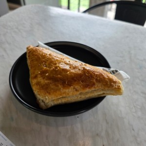 Empanada de carne mechada