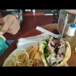 Hamburguesa con Blue Chesse y Aros de Cebolla