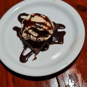 Brownie con helado