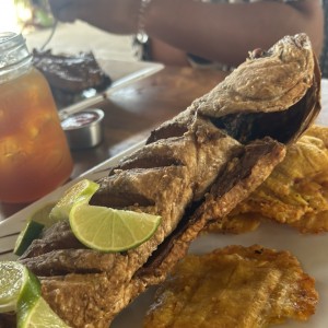Platos Fuertes - PESCADO FRITO ENTERO