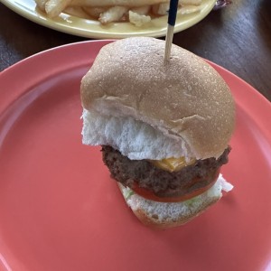 Mini hamburguesa papas fritas se piden aparte