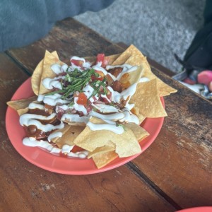 Nachos con chili con Carne,pico de gallo y crema agria
