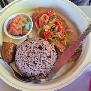 Filete de Pescado Frito al Escabeche con Arroz