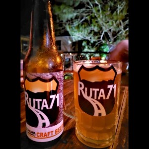 Buenas pintas artesanales y picadas. 