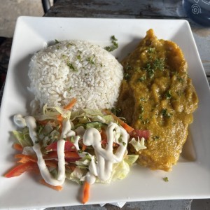 Filete de pescado al curry con coco