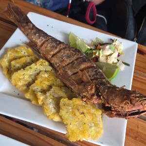 pescado frito con patacones 