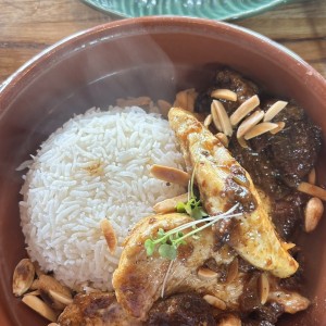 Pollo en salsa bulgogi con arroz de jazmin