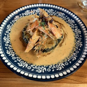 Langostinos al Coco y Sriracha con Arroz verde