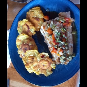 Filete de Corvina en Salsa de Vino Blanco