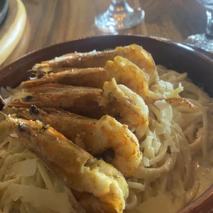 Spaguetti con camarones en salsa blanca