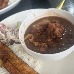 Comida con rabito de puerco. 