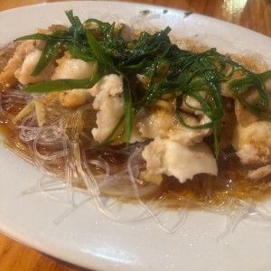 Pescado al vapor con jengibre y cebollina