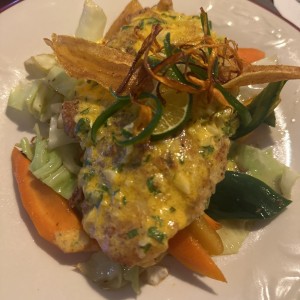 Filete de pescado al ajillo con vegetales 