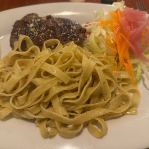 Filete Migñon con pasta y ensalada 