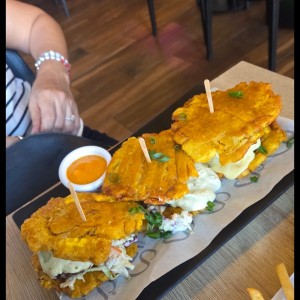 trilogía burger con patacones 