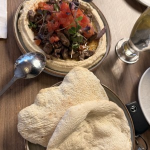 ENTRADAS - HUMMUS CON FILETE