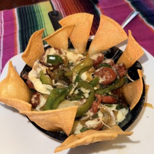 CHORIZO CON QUESO FUNDIDO