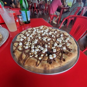 Pizza de Nutella, marshmallow, and white chocolate nibs!