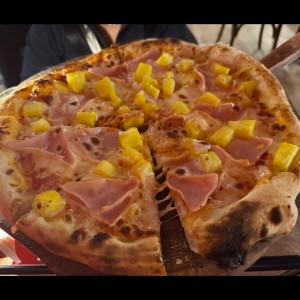 Pizza Napolitana - Hawaiana