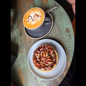 Mocaccino y tartaleta de pecans