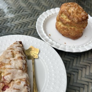 Scone de fresas delicioso y biscuit riquisimo