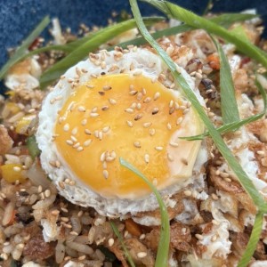 Yakimeshi de pollo