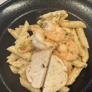 Pasta carbonara con camarones
