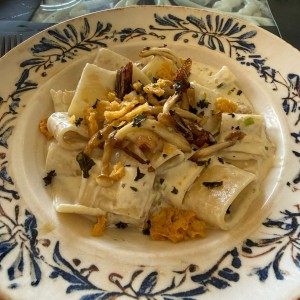 Pasta de Langostino y Salsa de Camembert