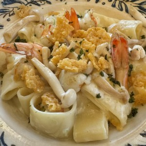 Pasta de Langostino y Salsa de Camembert