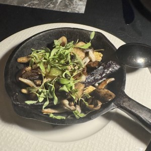 VEGETALES DEL HUERTO A LAS BRASAS EN MANTEQUILLA DE HIERBAS