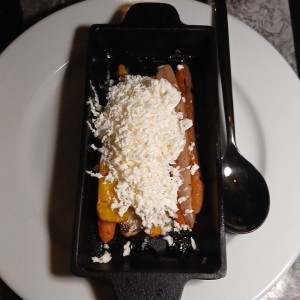 ZANAHORIAS DE COLORES A LA BRASA CON QUESO FETA Y MIEL