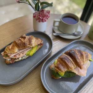 Croissant relleno de salmon