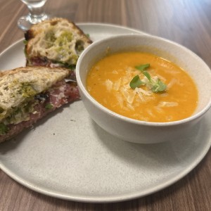 Emparedado Ialiano y Tomato Soup