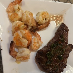 Carne y langostinos