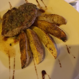 Pargo con papas salteadas