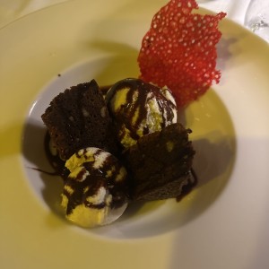 Brownie con helado