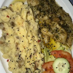Filete de pescado con puré rústico 