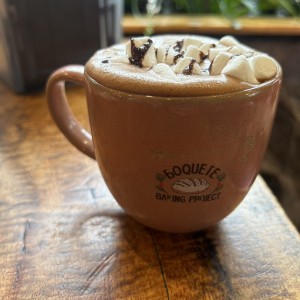 Chocolate caliente con malvas