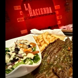 Churrasco al Grill con Chimichurri y Papitas