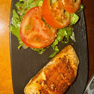 Salmón con ensalada 